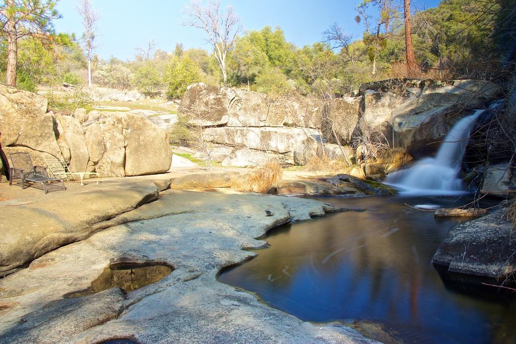 Riverfront Property With Waterfalls Near Yosemite And Bass Lake Oakhurst Rom bilde