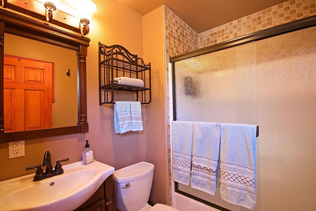 Riverfront Property With Waterfalls Near Yosemite And Bass Lake Oakhurst Rom bilde