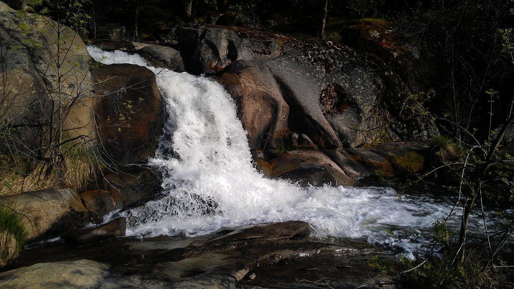 Riverfront Property With Waterfalls Near Yosemite And Bass Lake Oakhurst Rom bilde