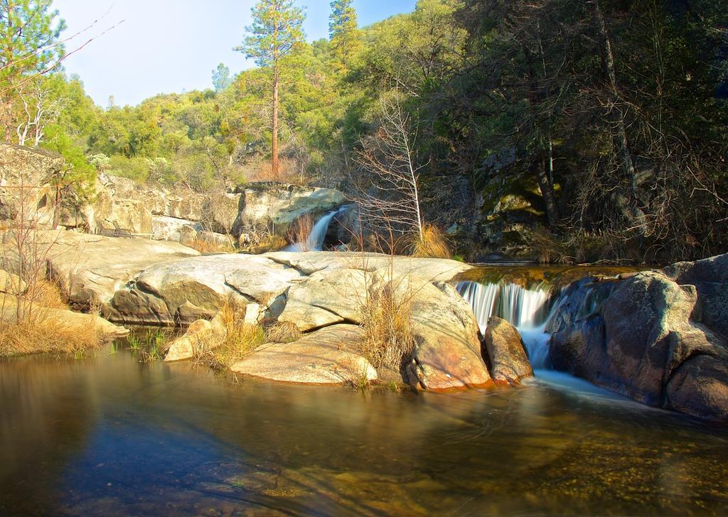 Riverfront Property With Waterfalls Near Yosemite And Bass Lake Oakhurst Rom bilde