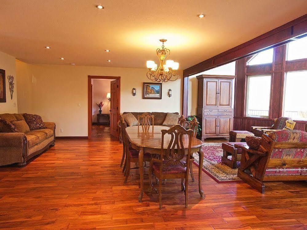 Riverfront Property With Waterfalls Near Yosemite And Bass Lake Oakhurst Eksteriør bilde