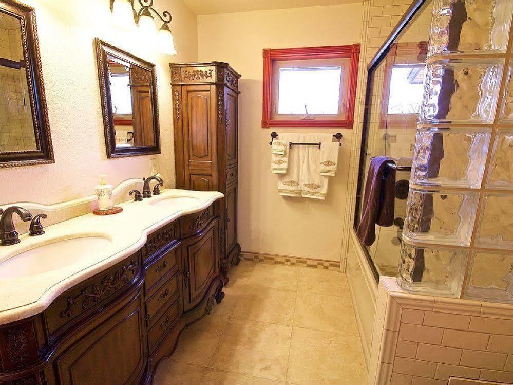 Riverfront Property With Waterfalls Near Yosemite And Bass Lake Oakhurst Eksteriør bilde