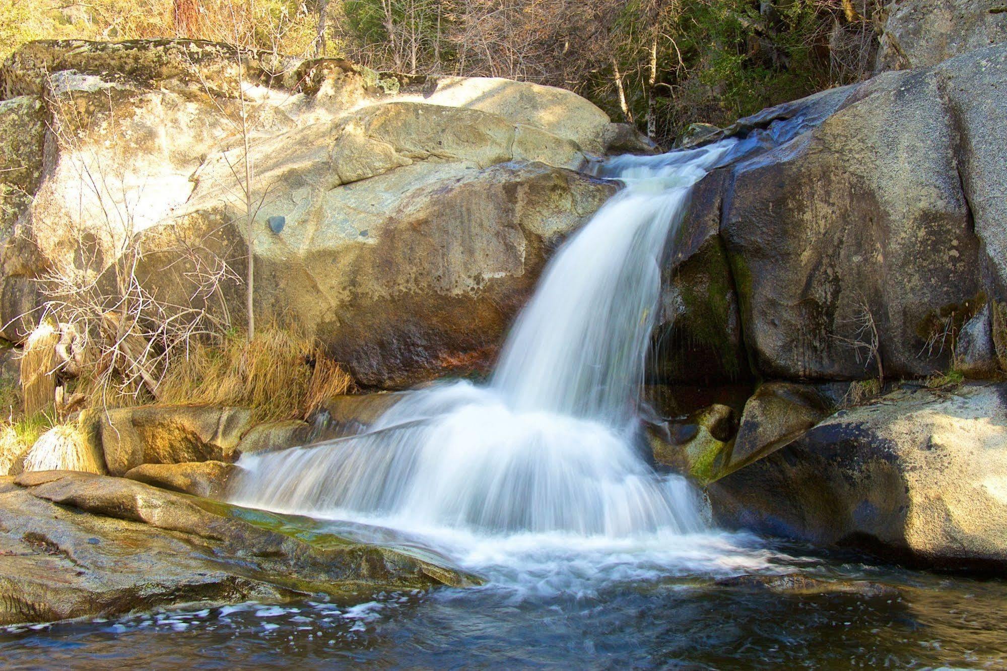 Riverfront Property With Waterfalls Near Yosemite And Bass Lake Oakhurst Eksteriør bilde