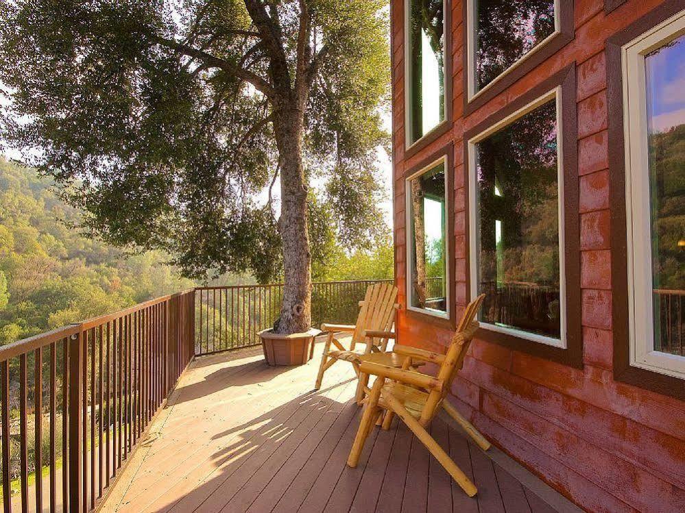 Riverfront Property With Waterfalls Near Yosemite And Bass Lake Oakhurst Eksteriør bilde